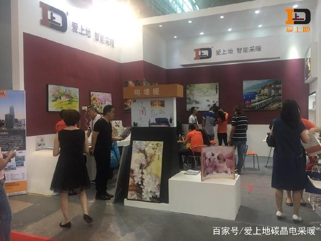 第二屆新疆國際供熱與暖通技術(shù)設(shè)備展覽會 愛上地接受電視臺采訪