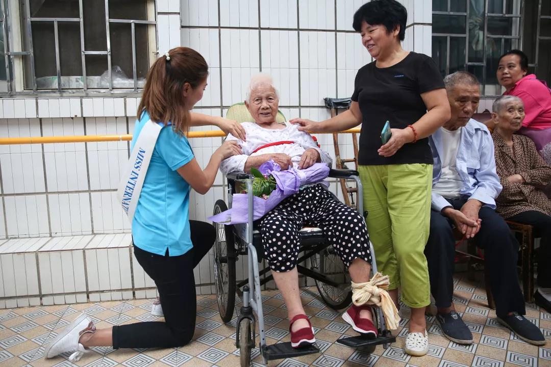 踐行社會(huì)責(zé)任，四季沐歌攜手國(guó)際小姐愛(ài)心公益行