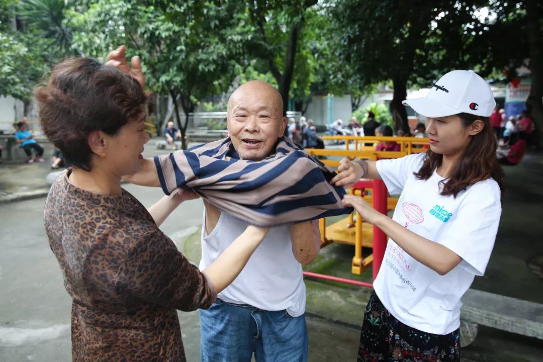 踐行社會(huì)責(zé)任，四季沐歌攜手國(guó)際小姐愛(ài)心公益行
