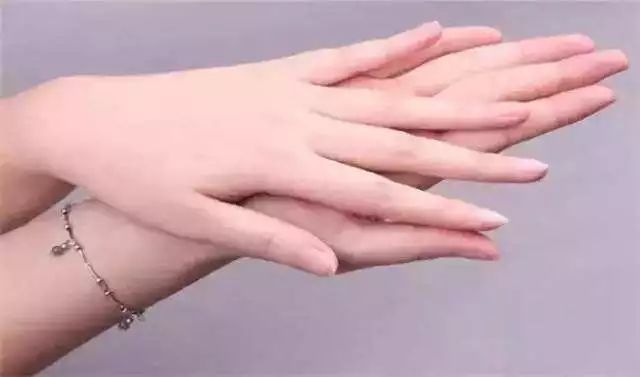 每天這樣拍手100次 ，彌補(bǔ)久坐傷害，快來(lái)給內(nèi)臟按按摩